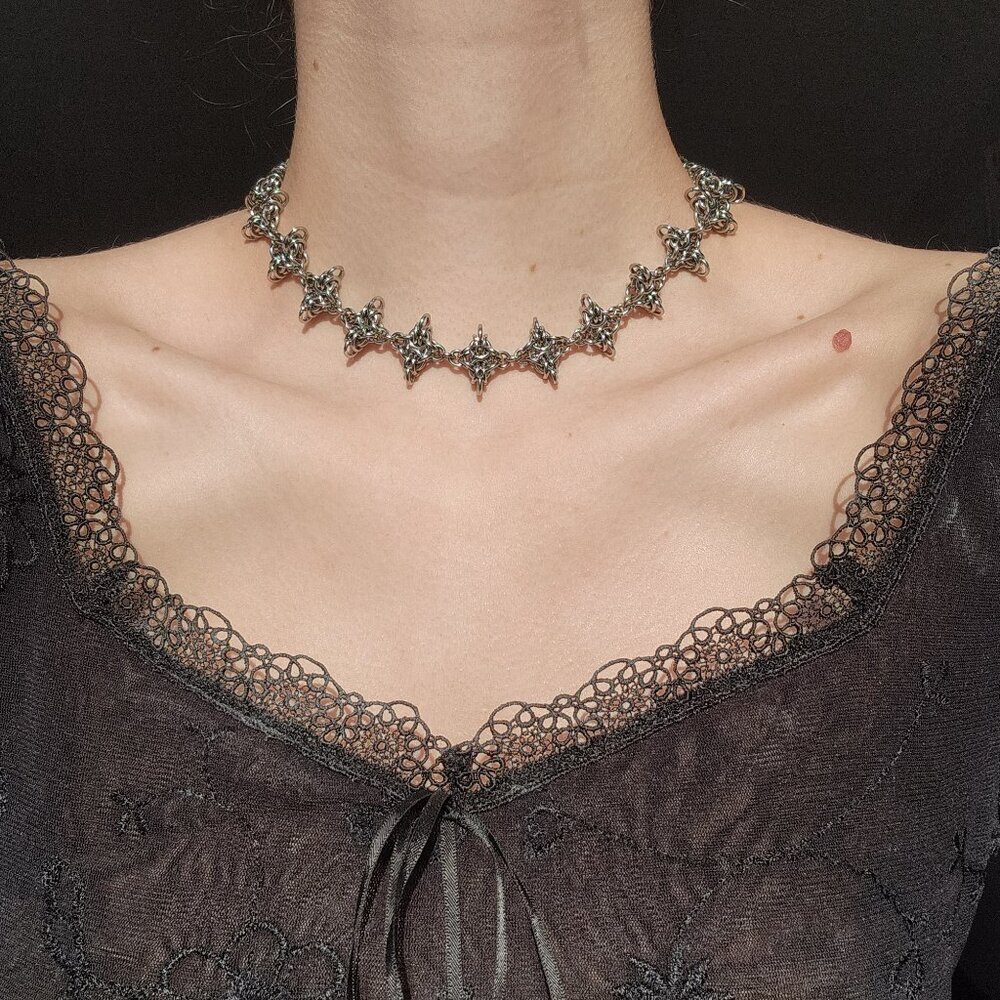 Gothic silver spikes choker necklace with a small silver chain - Picture 3 of 10